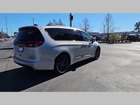 New 2026 Chrysler Pacifica Select w/ S Appearance Package FWD image 30