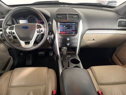 Used 2014 Ford Explorer XLT w/ Equipment Group 202A image 25