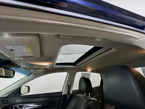 Used 2017 INFINITI Q70 3.7 image 25