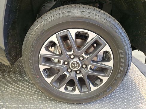 Used 2023 Toyota Tundra Limited AWD/4WD image 30