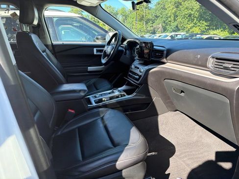 Used 2023 Ford Explorer XLT w/ Equipment Group 202A AWD/4WD image 5