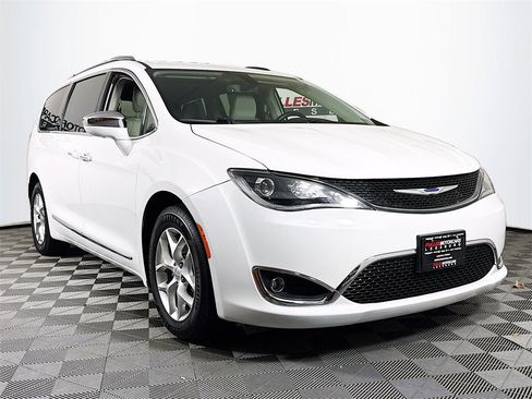 Used 2020 Chrysler Pacifica Limited image 1