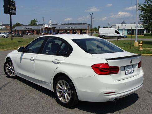 Used 2017 BMW 320i xDrive Sedan AWD/4WD image 4