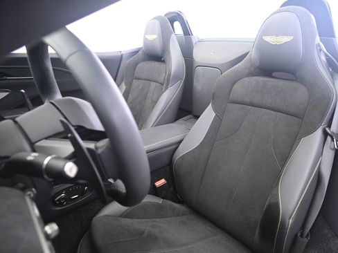 Used 2026 Aston Martin V8 Vantage Coupe RWD image 29