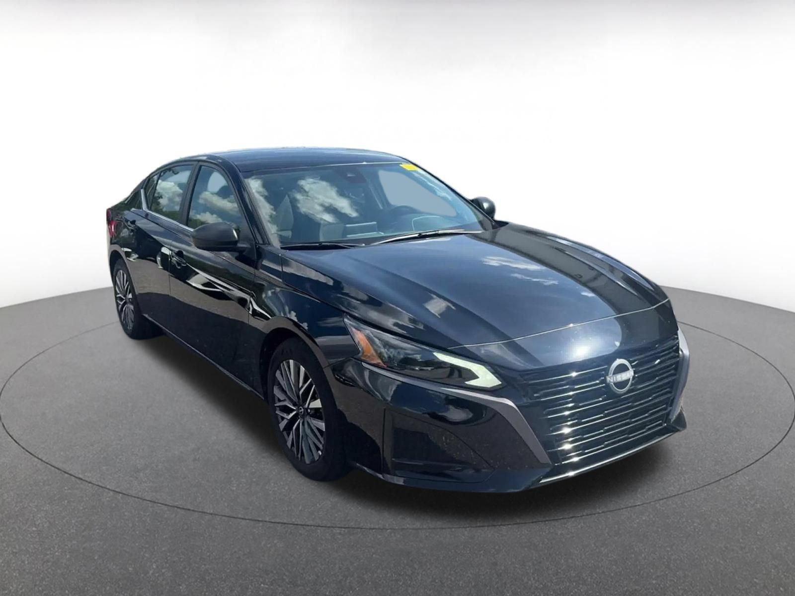 Used 2026 Nissan Altima 2.5 SV FWD image 2