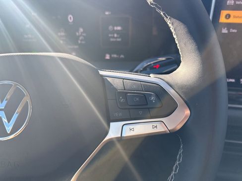 Certified 2025 Volkswagen Tiguan SE image 15