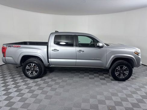 Used 2019 Toyota Tacoma TRD Sport image 2