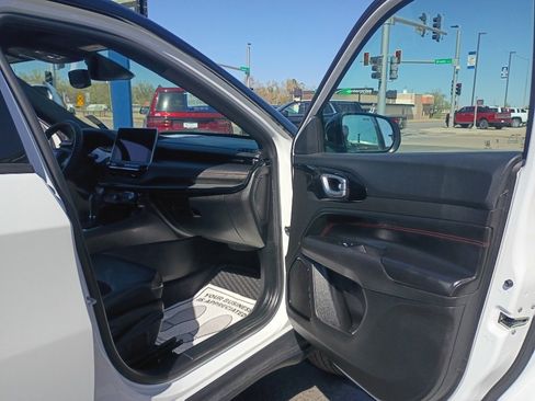 Used 2025 Jeep Compass Trailhawk AWD/4WD image 9