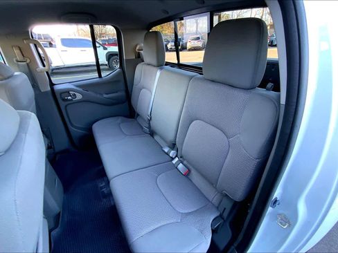 Used 2020 Nissan Frontier SV image 19