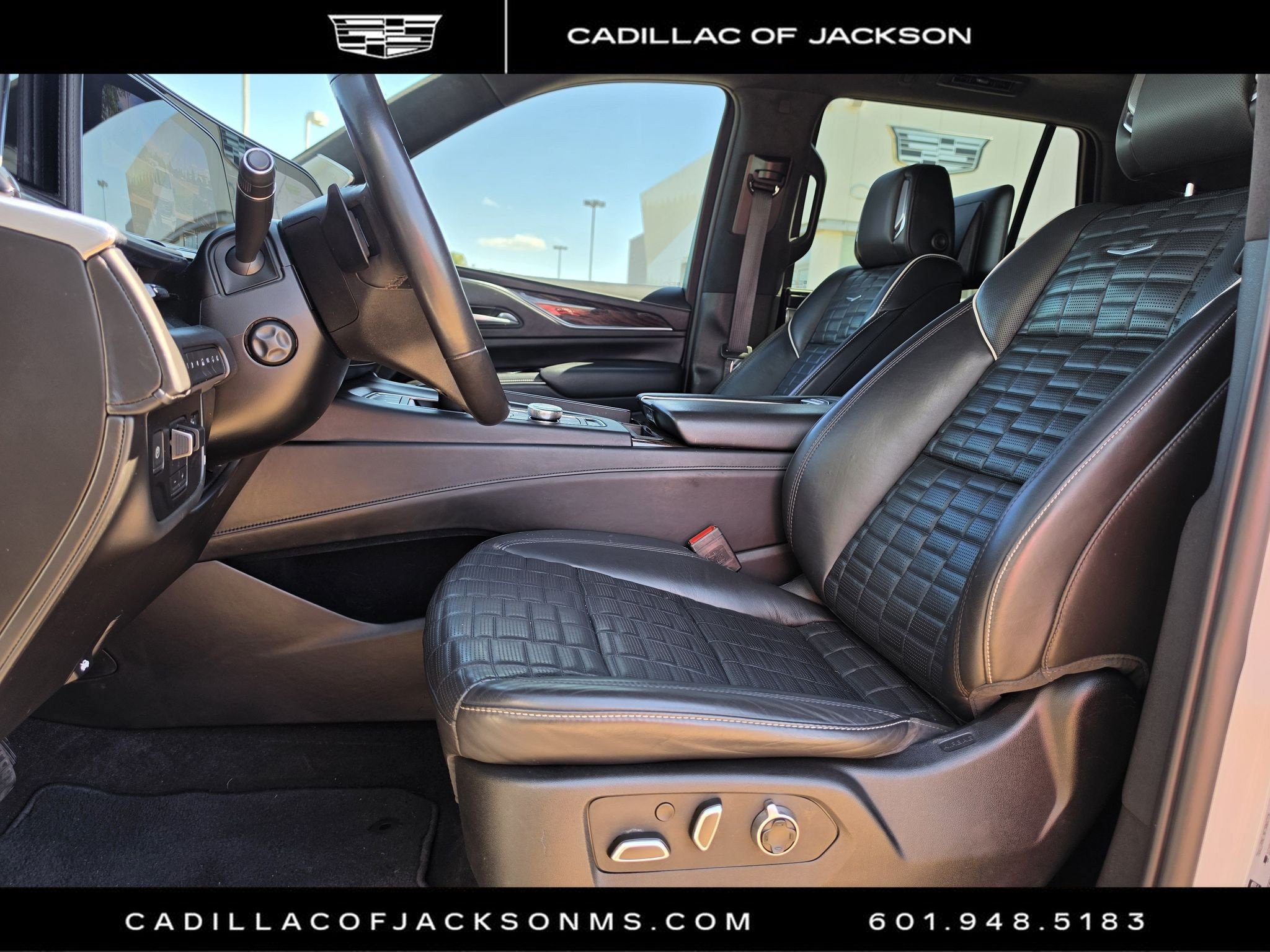 Certified 2023 Cadillac Escalade Premium Luxury Platinum AWD/4WD image 13