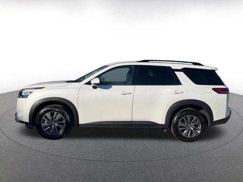Used 2025 Nissan Pathfinder SV image 9