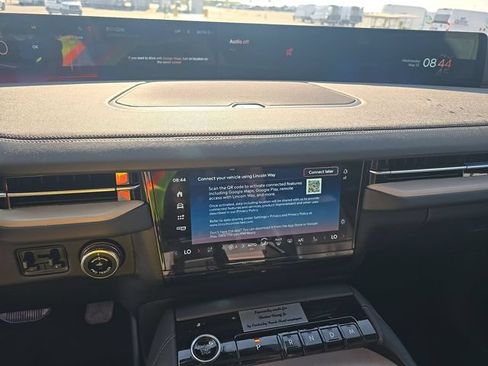 Used 2025 Lincoln Navigator Reserve AWD/4WD image 7