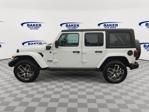 Used 2024 Jeep Wrangler Unlimited w/ Convenience Group AWD/4WD image 7