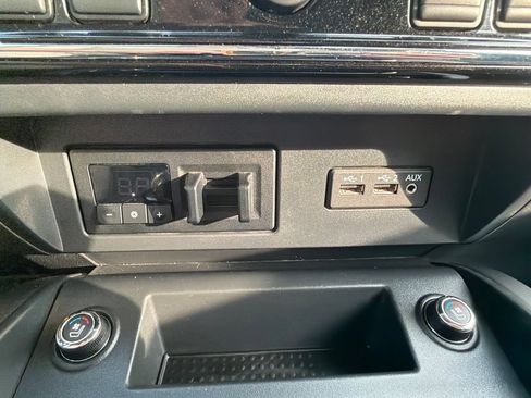 Used 2019 Nissan Titan Platinum Reserve AWD/4WD image 16