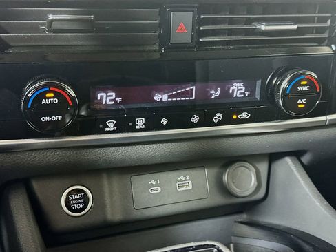 Used 2023 Nissan Rogue SV image 18