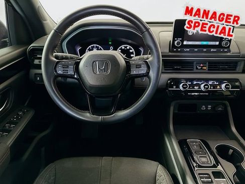 Used 2025 Honda Pilot Sport image 23