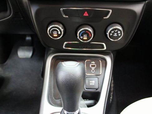 Used 2018 Jeep Compass Sport image 21