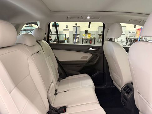 Used 2021 Volkswagen Tiguan SE image 26