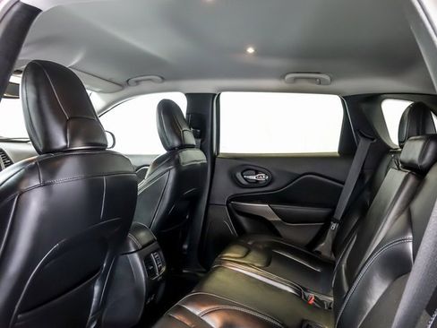 Used 2021 Jeep Cherokee Latitude Plus image 15