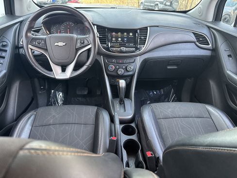 Used 2019 Chevrolet Trax LT w/ LT Convenience Package image 14