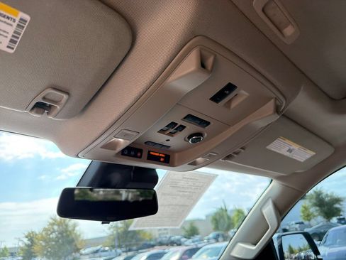 Used 2020 Cadillac Escalade Premium Luxury RWD image 30