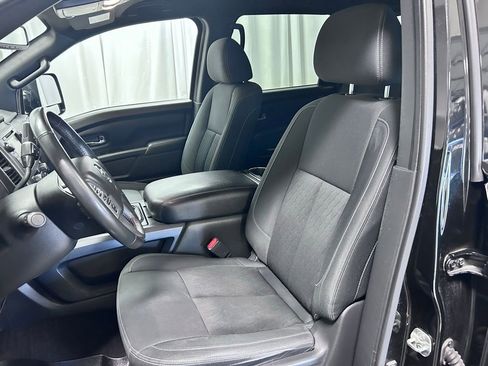 Used 2019 Nissan Titan SL image 8