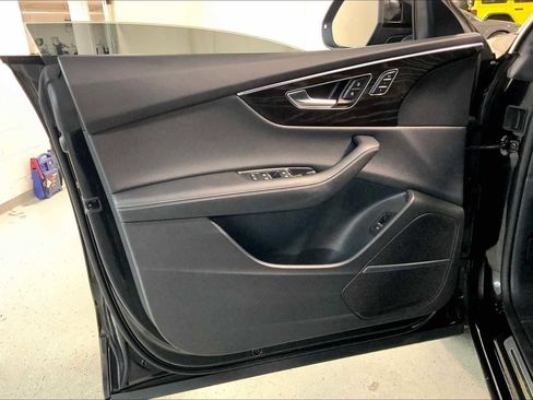 Used 2023 Audi Q8 Prestige image 21