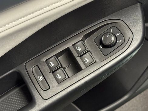 New 2025 Volkswagen Taos SE image 27