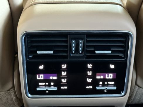 Certified 2023 Porsche Cayenne AWD/4WD image 14