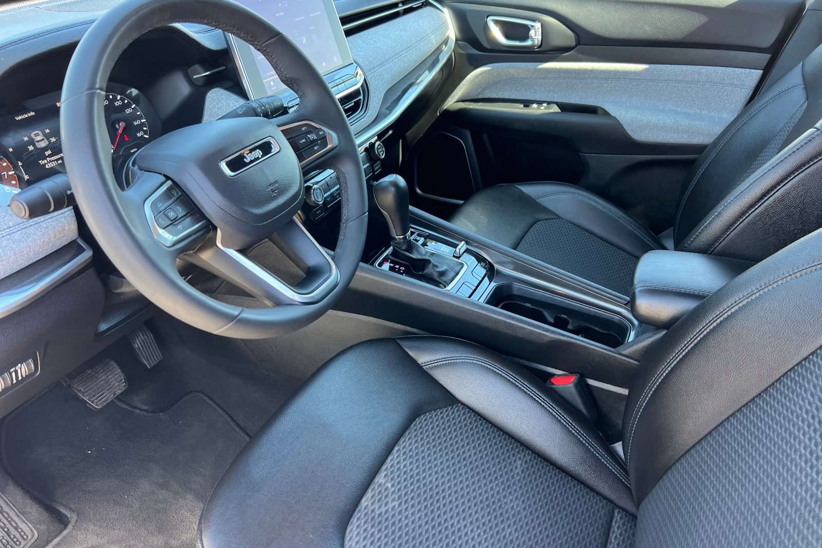 Used 2024 Jeep Compass Latitude AWD/4WD image 12