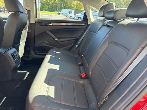 Used 2020 Volkswagen Passat 2.0T R-Line image 12