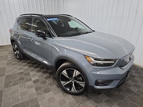 Used 2022 Volvo XC40 P8 Recharge Plus image 7