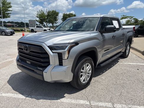 Used 2022 Toyota Tundra SR5 w/ SR5 Convenience Package AWD/4WD image 13