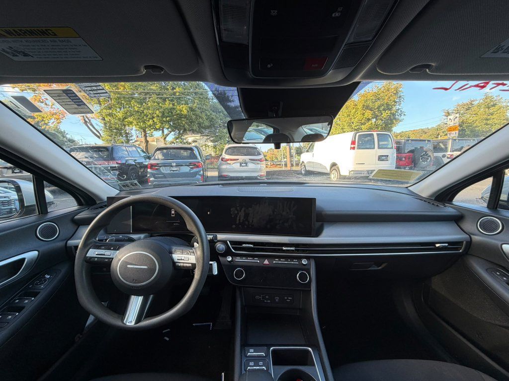 Used 2025 Hyundai Sonata SEL FWD image 5