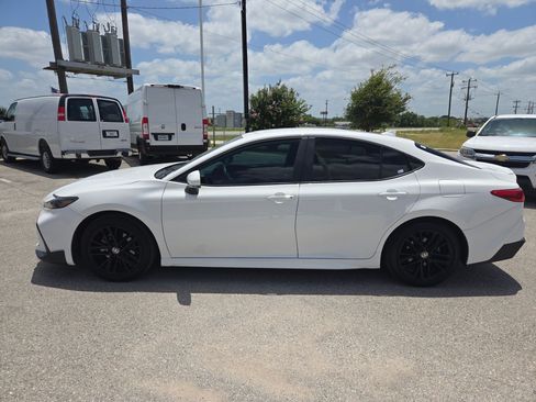 Used 2025 Toyota Camry Hybrid FWD image 7