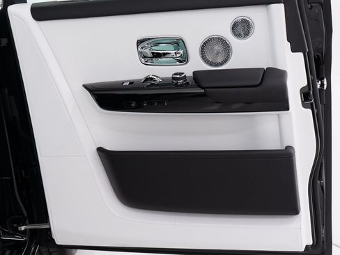 Certified 2026 Rolls-Royce Phantom Sedan RWD image 23