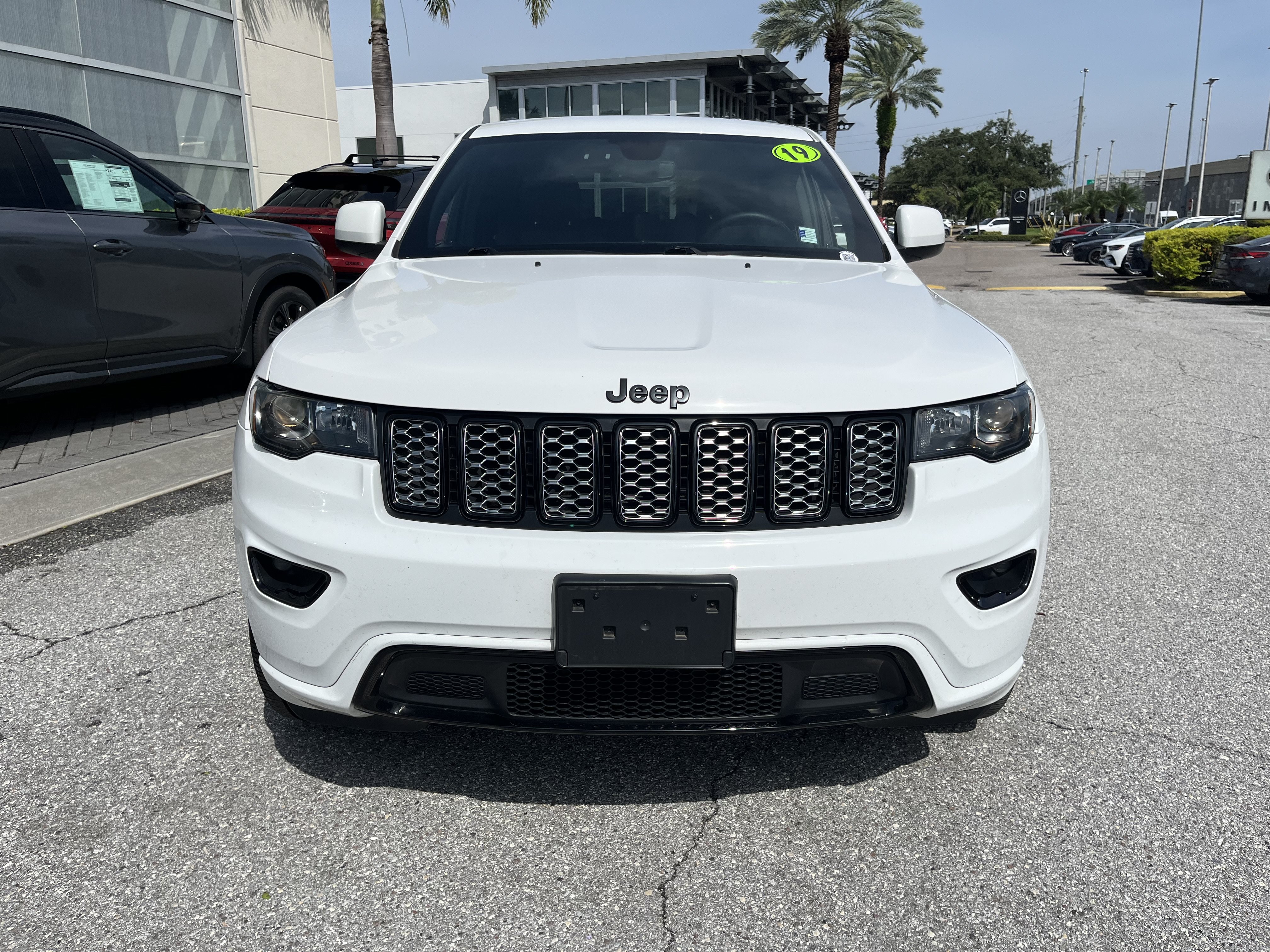 Used 2019 Jeep Grand Cherokee Altitude AWD/4WD image 11