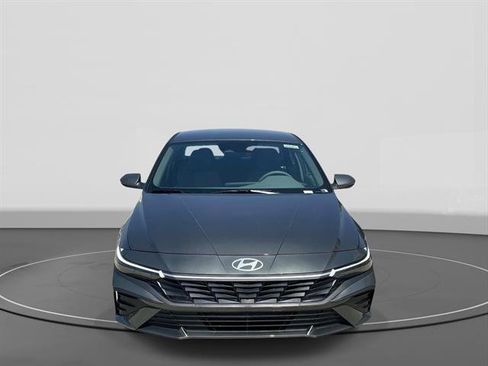New 2026 Hyundai Elantra SE FWD image 2