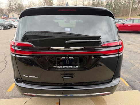 Used 2024 Chrysler Pacifica Touring-L image 4