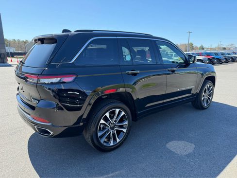 Used 2023 Jeep Grand Cherokee Overland w/ Advanced Protech Group III AWD/4WD image 10