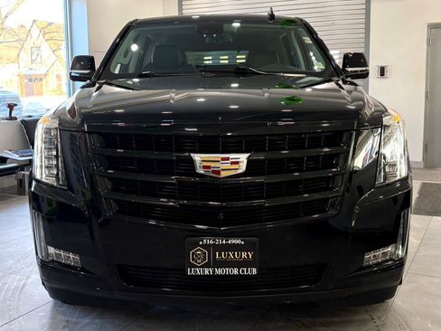 Used 2020 Cadillac Escalade Luxury w/ Escalade Sport Edition image 2