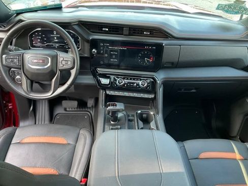 Used 2024 GMC Sierra 1500 AT4 w/ Technology Package AWD/4WD image 4