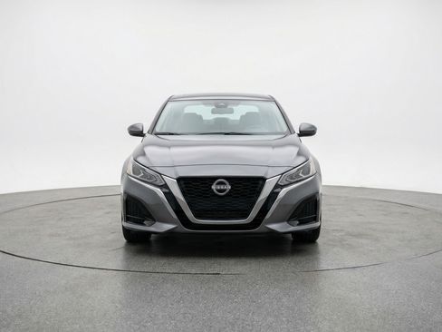 Used 2025 Nissan Altima 2.5 SV FWD image 2