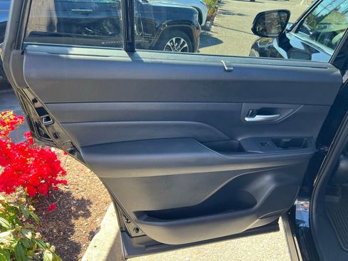Certified 2024 Toyota Grand Highlander AWD image 16