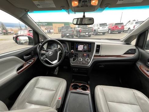 Used 2017 Toyota Sienna Limited FWD image 44