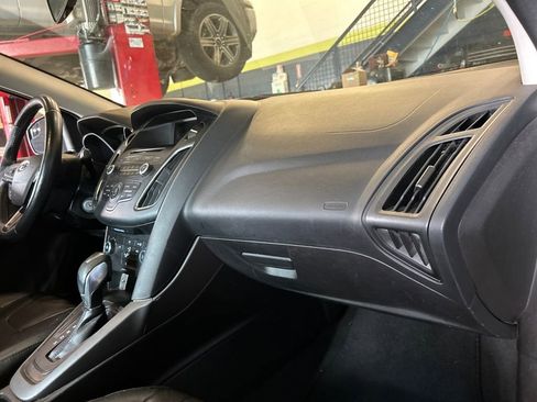 Used 2016 Ford Focus SE w/ Equipment Group 201A image 12