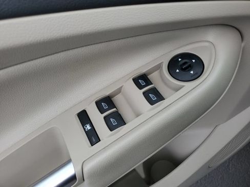 Used 2017 Ford Escape SE FWD image 21