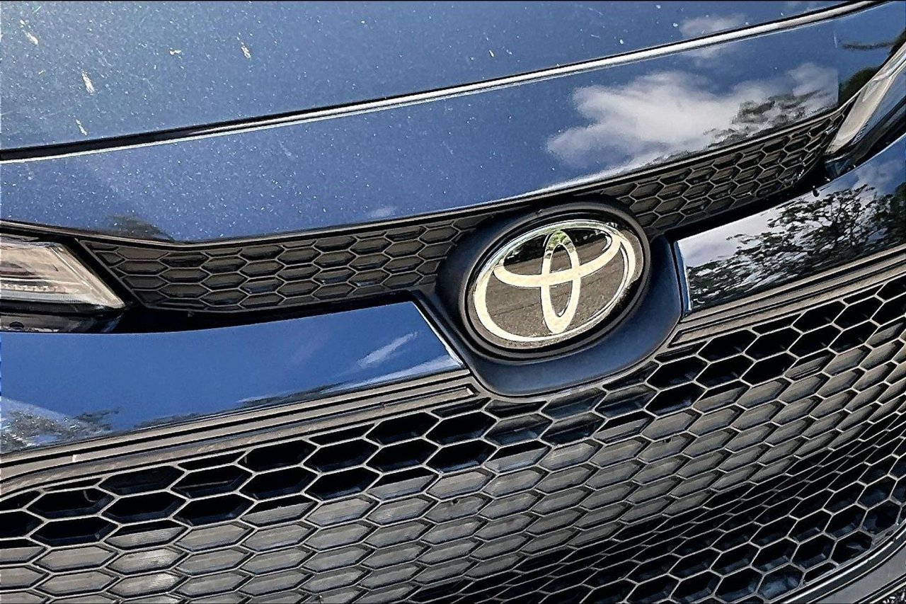 Used 2020 Toyota Corolla LE FWD image 34