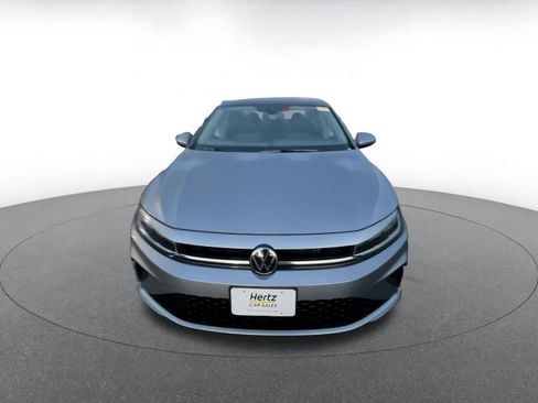 Used 2025 Volkswagen Jetta SE image 4