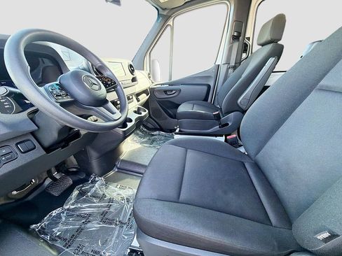 Used 2024 Mercedes-Benz Sprinter 2500 image 18